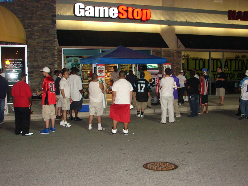 Illustration for article titled Madden 09 Launch - GameStop Goes The Extra Yard